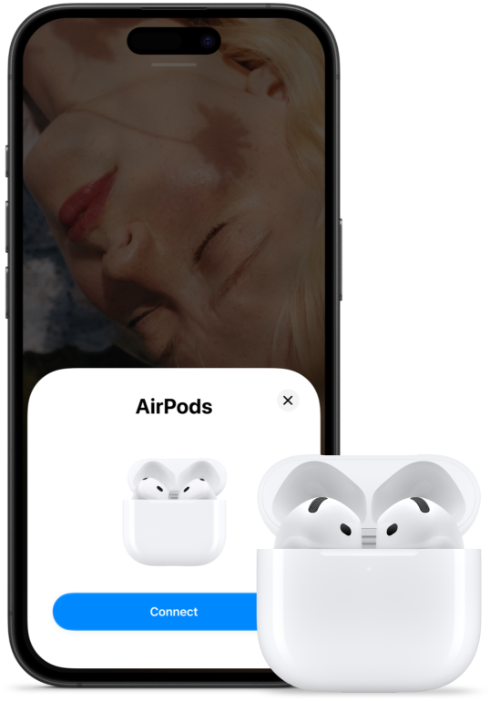 Et åpent ladeetui med AirPods 5 i ved siden av en iPhone som viser at AirPods 5 har blitt koblet til.