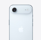 iPhone Air, fra baksiden, i fargen himmelblå, Fusion-hovedkamerasystem i platå øverst